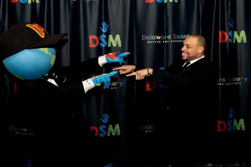 kooli point with uest on black carpet  at  delaware sensory gala black carpe