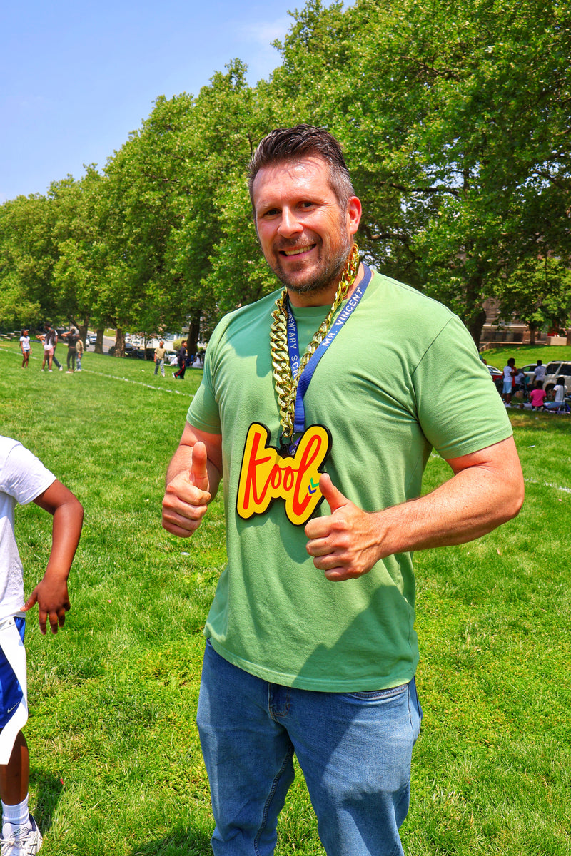 coach wearing kool chain