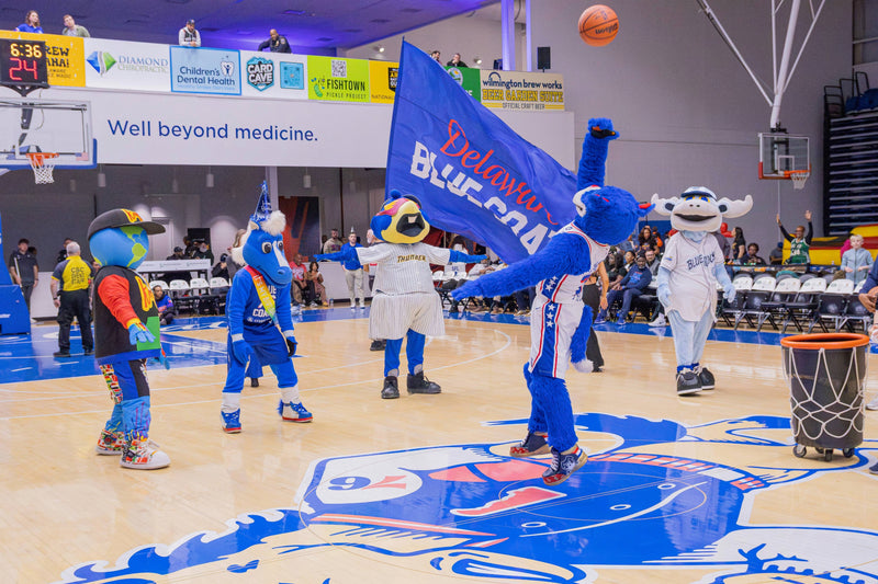 franklin from the 76ers shoots from half court