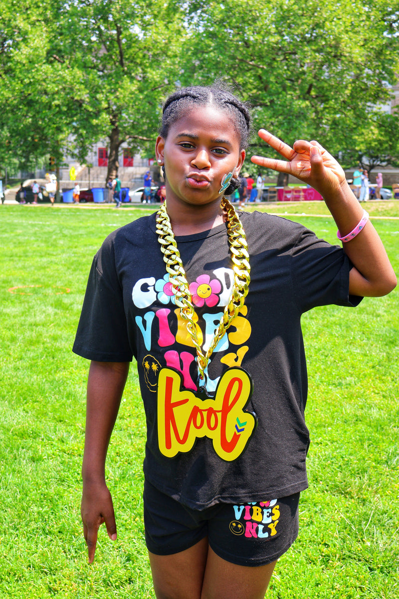 girl throws up peace sign with kool chain 