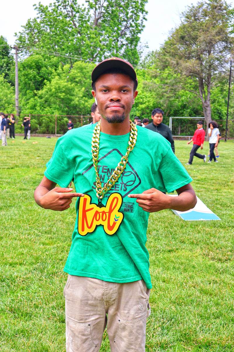 guy points to kool chain