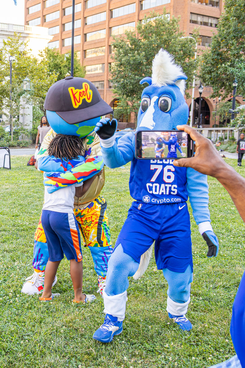 kooli hugs guess at pen streets gala