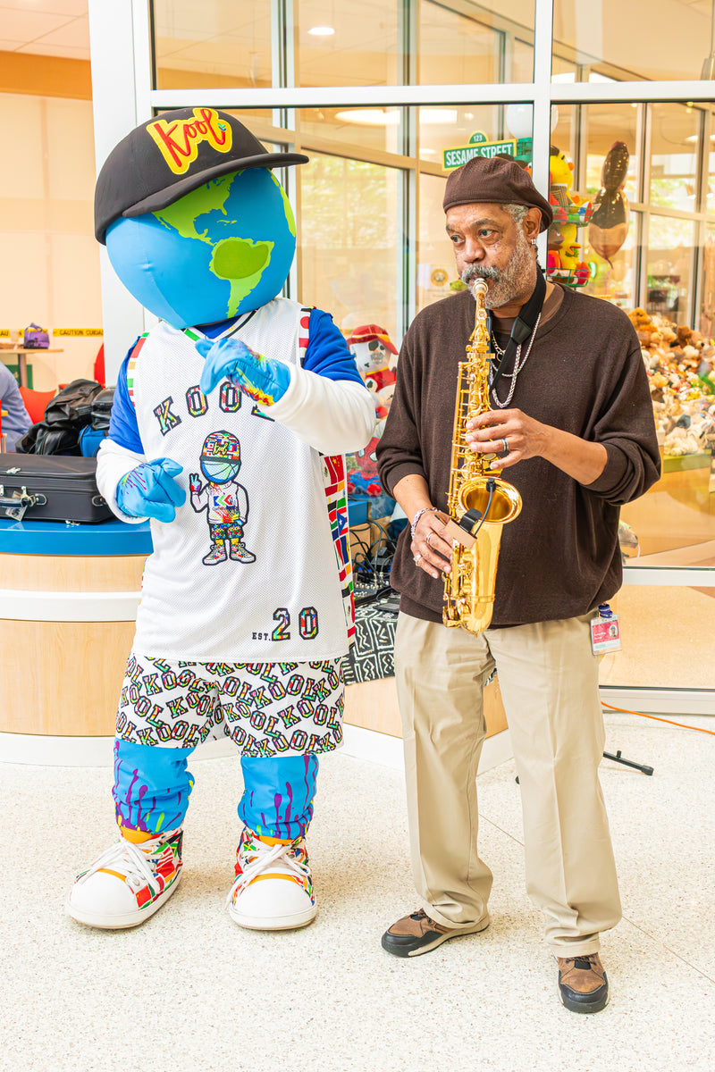 kooli vibes with sax player