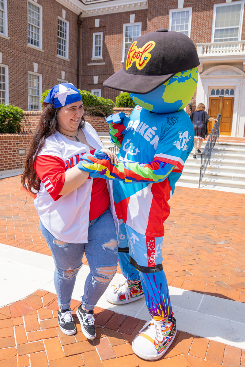 kooli dances with attendee at pr day