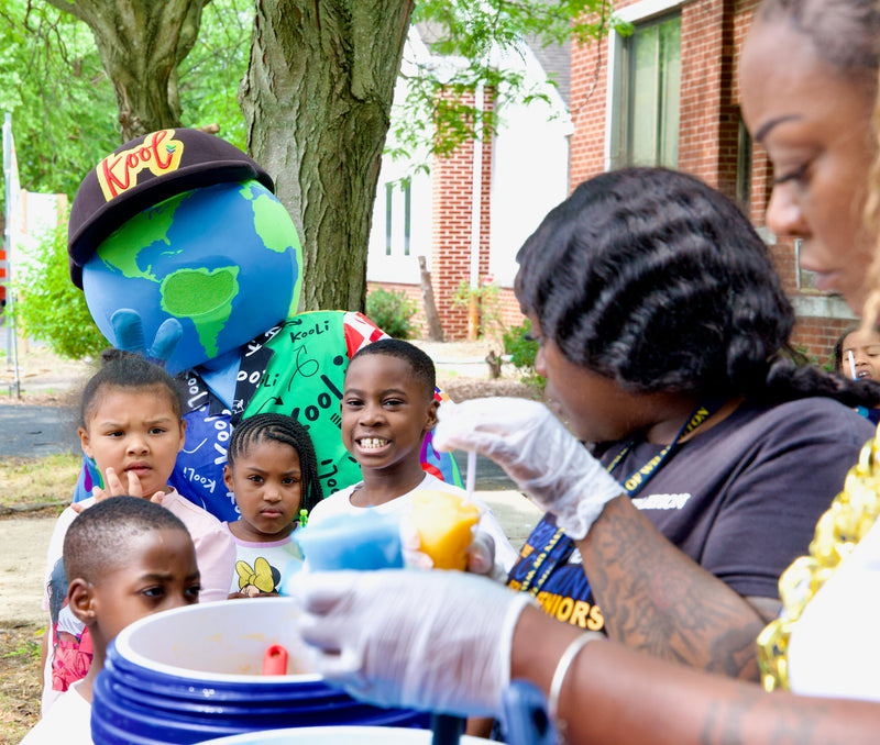 kooli having fun while kids wait for water ice with the wilmington delaware parks & rec tour 2