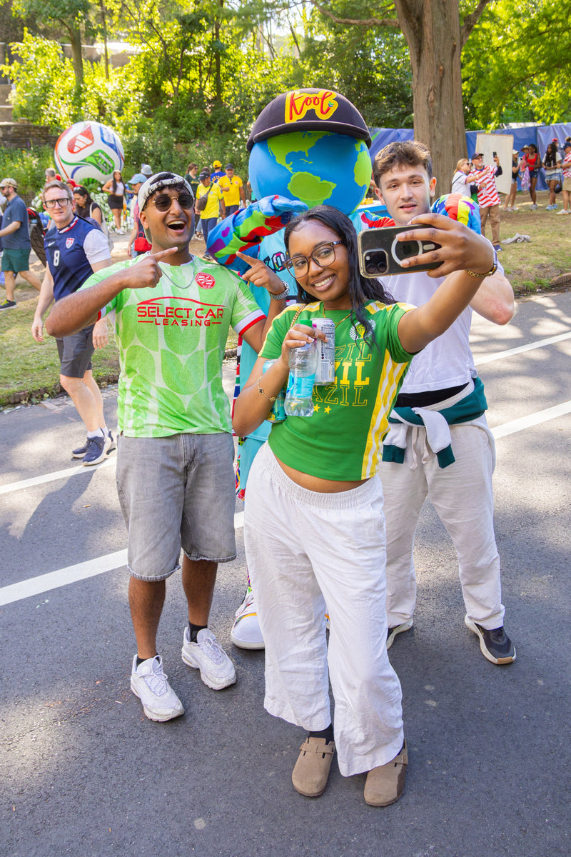 kooli snaps photo with soccer fans at FIFA fan fest in philadelphia