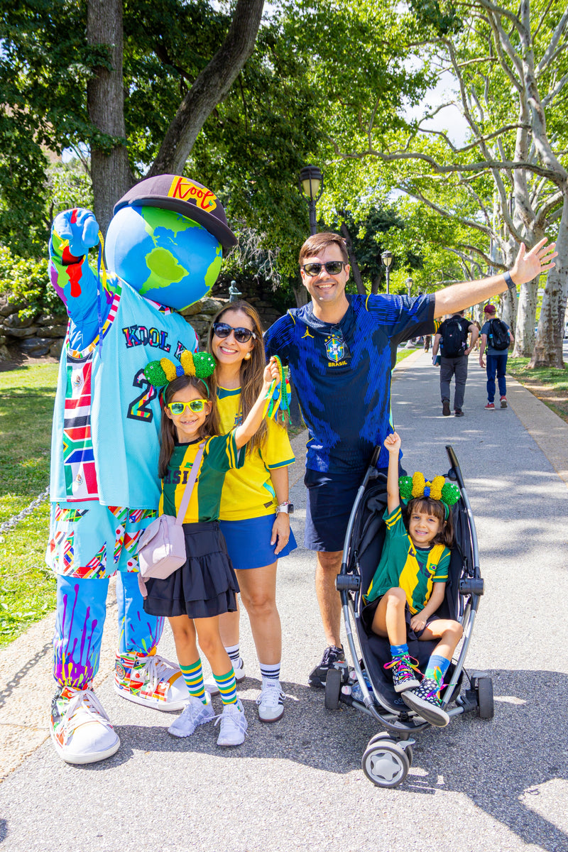 kooli snaps photo with soccer fans in philly