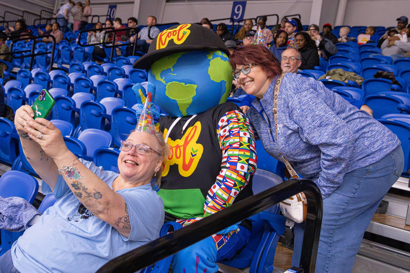 kooli photo bombs attendee photo in stands
