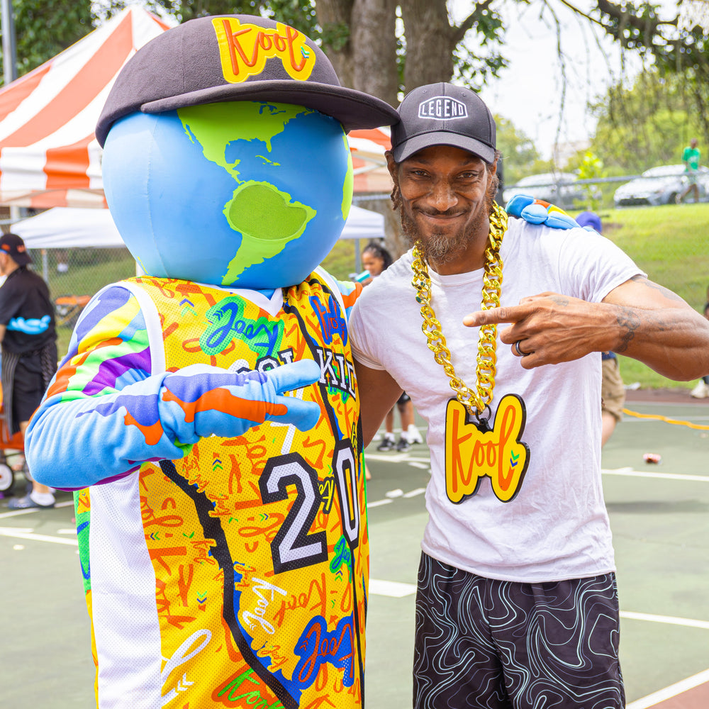 kooli and guy take a pic at tressi day