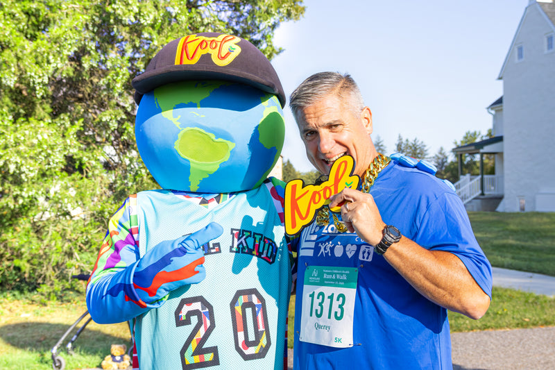 kooli posing with nemours 5k walk run attendee wearing the kool chain