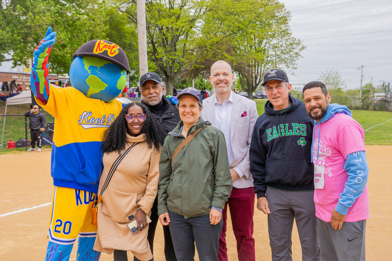 kooli takes picture with city and state officials