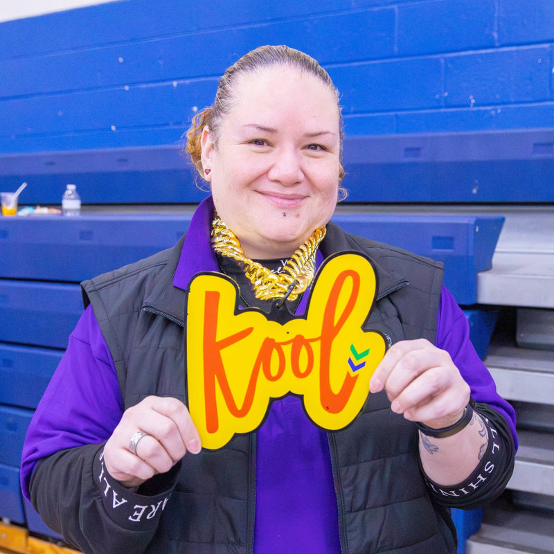 latin lady wears kool chain at community event