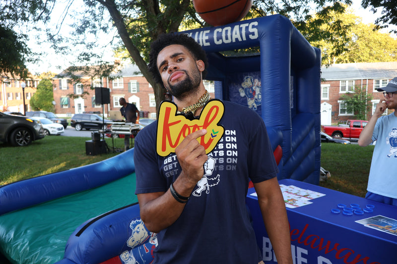 delaware blue coats rep wears kool chain